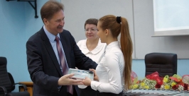 Стипендией губернатора &quotпобаловали&quot лучших студентов и курсантов Иркутской области РИА IrkutskMedia