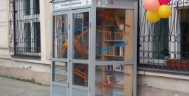Большой популярностью среди жителей пользуется &quotКнижная будка&quot в Иркутске Владислав Костин, РИА IrkutskMedia
