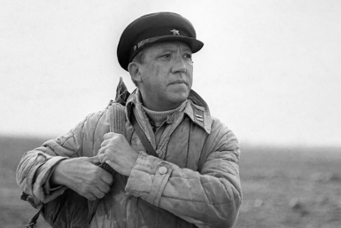 Забракованный сценарий и случайная женитьба: неизвестные повороты в судьбе Никулина Кадр из фильма (12+)