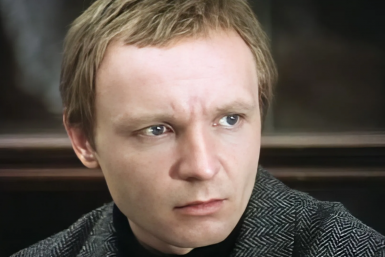 Вечный мальчик, который боялся взрослеть: психологический портрет Жени Лукашина