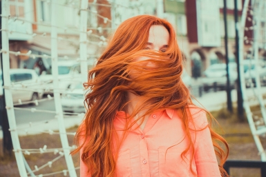 8 марта: девушки дожидались появления молодого месяца в Поликарпов день