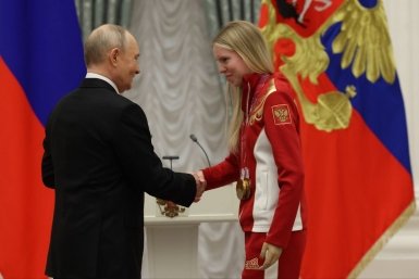 Президент России вручил паралимпийской чемпионке из Байкальска орден Дружбы Официальный сайт президента России