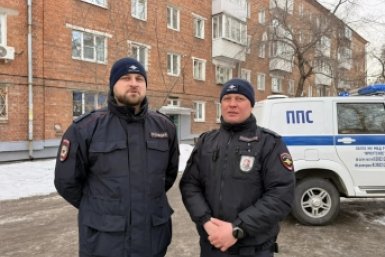 В Иркутске полицейские спасли двух женщин из задымленного дома Пресс-служба ГУ МВД России по Иркутской области