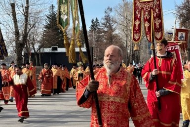Крестный ход состоялся в Иркутске в честь празднования Пасхи ИА IrkutskMedia