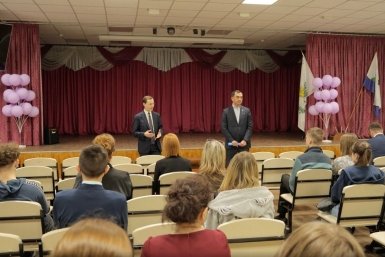 Сергей Тен и Максим Лобанов встретились с учениками первого в Иркутске дорожного класса Пресс-служба ИРО ЕР