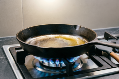 Доисторический нагар слезет со сковороды вмиг - достаточно 1 ложки этого средства