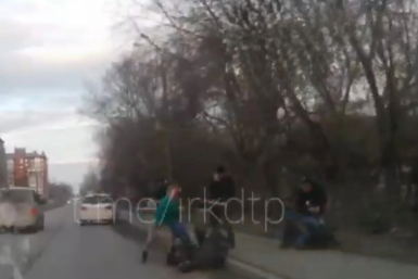 Массовая драка произошла у дороги в Рабочем Иркутска