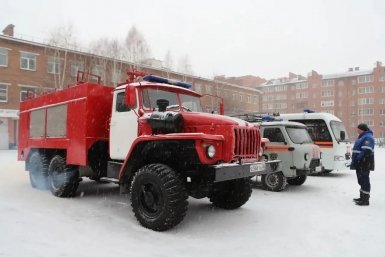 Мэр Иркутска передал пожарную машину Всероссийскому студенческому корпусу спасателей