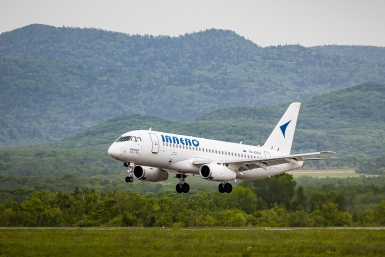 Вылет самолета в Иркутск задержан из-за атаки беспилотников