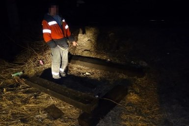 В Байкальске мужчина похитил железнодорожные шпалы на 83 тысячи