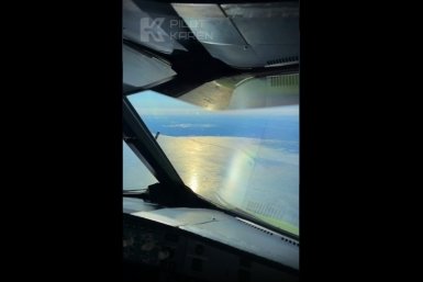 Известный российский пилот показал невероятный вид на Байкал из кабины самолета