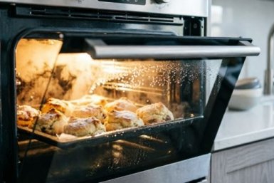 Пачка творога и 2 ложки манки — через 20 минут на столе золотистые и хрустящие "ушки": в разы вкуснее магазинных