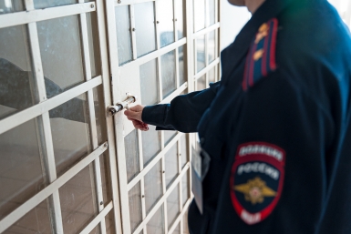 Семейную пару задержали за сбыт наркотиков в Ангарске - изъяли десятки свертков