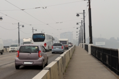 Ямы продолжают устранять на дорогах Иркутска - в списке более 20 улиц
