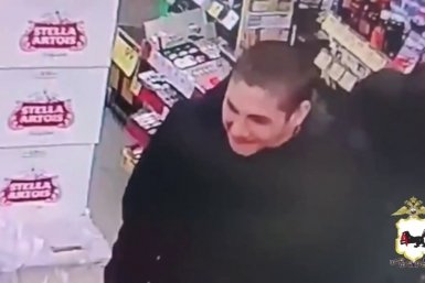 Неизвестный напал на прохожего на улице в Братске