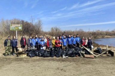 "Птичью гавань" убрали от мусора ученики и педагоги школы №69 в Иркутске