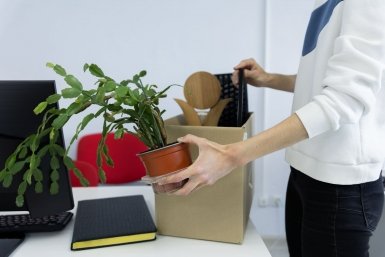 Число сотрудников под сокращением в России превысило 105 тысяч - кому готовиться к худшему