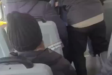 В Ангарске мужчина ударил по лицу подростка в автобусе