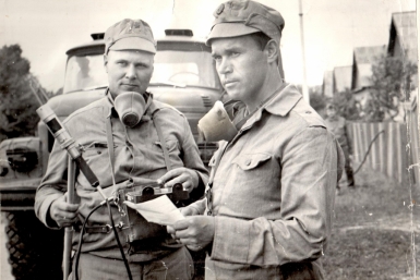 Уточняет задачу дозиметристу Фото из личного архива Николая Пуговкина