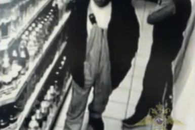 Видео эпичной кражи алкоголя в одном из магазинов Иркутска появилось в сети