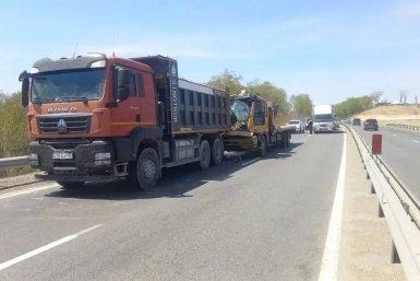 Грузовик врезался в фуру из-за малой дистанции на трассе &quotУссури&quot Пресс-служба УМВД России по Приморскому краю