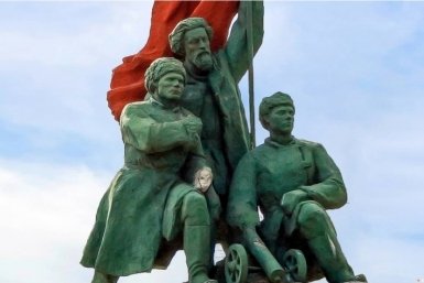 В Иркутске объявили тендер на реставрацию памятника Борцам революции