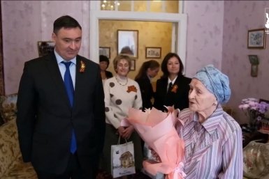Мэр Иркутска поздравил с предстоящим Днём Победы ветерана Великой Отечественной войны пресс-служба администрации города