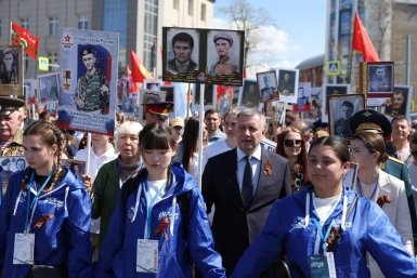 15 тысяч человек приняли участие в шествии "Бессмертного полка" в Иркутске