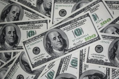Доллар упал ниже 74 рублей впервые с весны 2023 года
