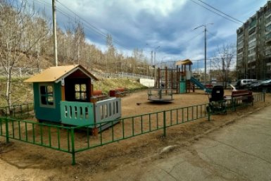 Новую детскую площадку обустроили в избирательном округе №28 думы Иркутска