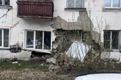 Окно и частично стена первого этажа аварийного дома обрушились в Иркутской области пресс-служба правительства Иркутской области