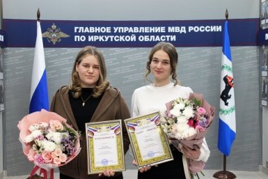 Студенток из Иркутска наградили за помощь в поимке мужчины в федеральном розыске