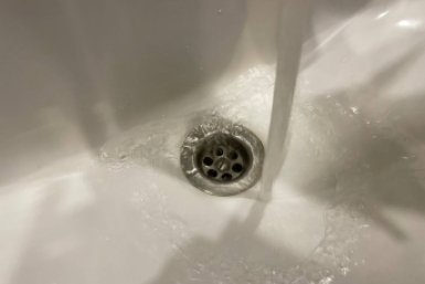 1 стакан в раковину на ночь - утром даже вековой засор канул в Лету: вода улетает со свистом, ни капли запаха