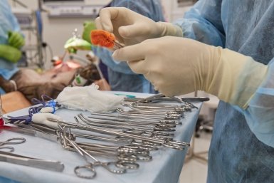 Хирурги из Ангарска провели сложнейшую операцию по предотвращению инсульта