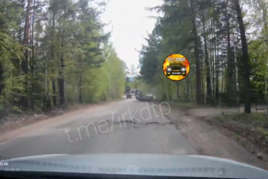 Автомобилист на скорости врезался в дерево и перевернулся в Иркутской области