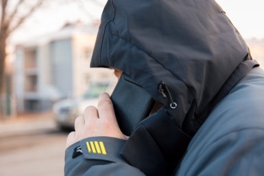 Братчанка поверила в легенду мошенников о замене ключей домофона и потеряла 4,3 млн рублей