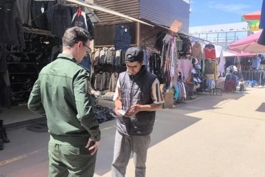 Шесть бывших мигрантов доставили в военкомат после рейдов в Иркутске