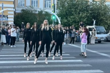 модный показ канал в МАКСе (12+) мэра Читы