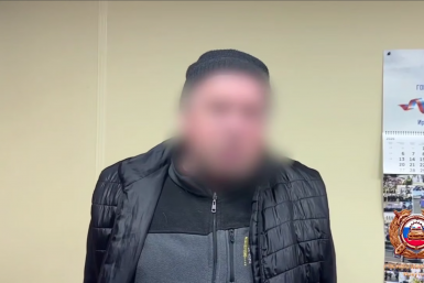 Водитель автобуса объехал пробку по тротуару в Иркутске