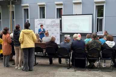 Летние прогулки с пользой: в Иркутске стартовали уличные лекции и презентации архивов