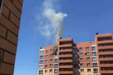Пожар произошел в многоэтажке в Иркутском районе