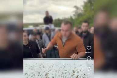 На встречу с блогером пришло несколько десятков человек скриншот из видео соцсетей (18+) Евгения Чеботарёва