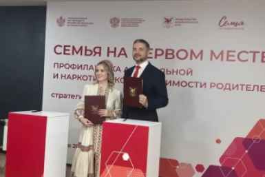 Мария Львова-Белова и Александр Осипов подписали соглашение о семейных домах Абрамченко Анета, ИА ChitaMedia