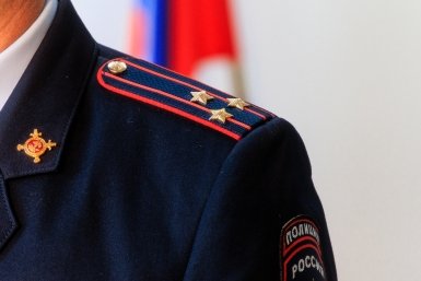 Двухмесячного младенца оставили в коляске под солнцем, пока родители пили