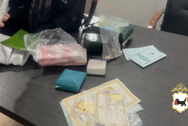 Похитившего у подростка валюту и драгоценности курьера аферистов задержали в Иркутске