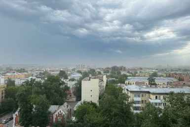 Буря с грозой обрушилась на Иркутск после обеда  ИА IrkutskMedia