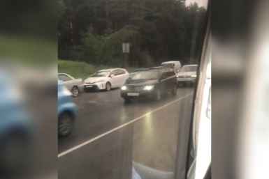 На заправку становись: очередь из автомобилей в Шелехове растянулась на несколько км