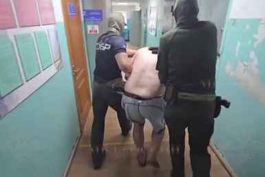 Уже судим за оскорбления: угрожавший полицейскому на АЗС мужчина задержан в Приангарье