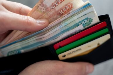 Бдительный таксист помог пенсионерке сохранить более 100 тысяч рублей в Ангарске