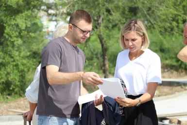 Депутат думы Иркутска Елена Красноштанова проверила работы по обустройству сквера Будущего Пресс-служба думы Иркутска